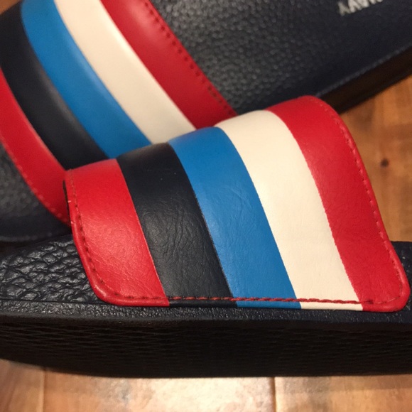 Size 5-6 Big Boys/Youth Slide Sandals from Old Navy - Picture 4 of 4